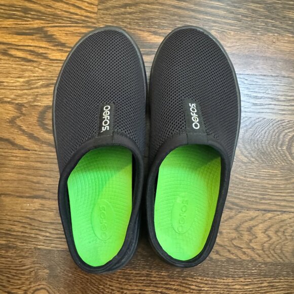 Oofos OOcoozie Sport Mule in Black - Picture 5 of 7